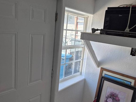 4th image of 2870 Webster Ave