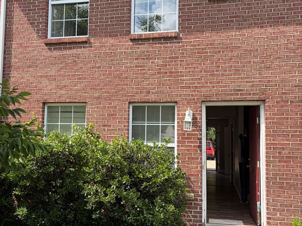 100 Laurel Ln