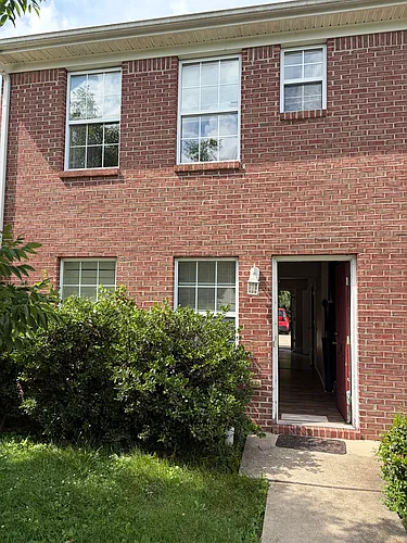 100 Laurel Ln Photo 1