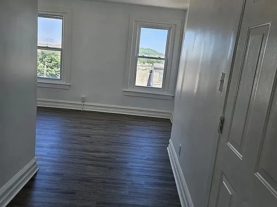 115 S 8th St #3B