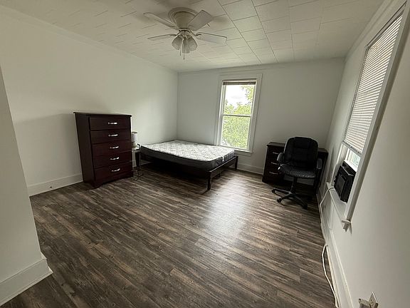 3rd image of 215 Prospect St