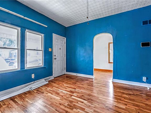 3rd image of 218 S 8th St