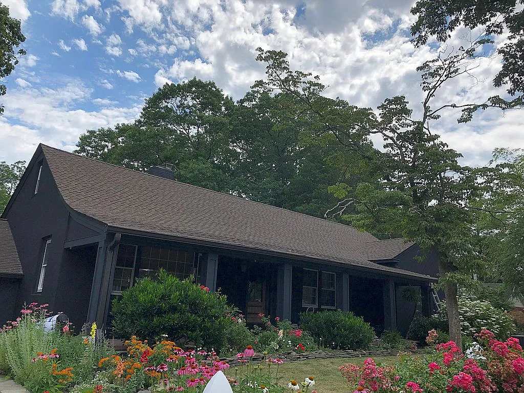 1011 Riverview Dr photo 1