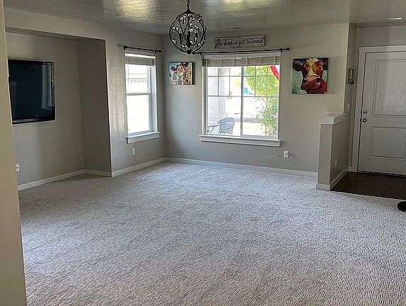 4th image of 1147 W Darrah Dr
