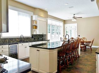 32401 Nottingham Dr, Avon Lake, OH