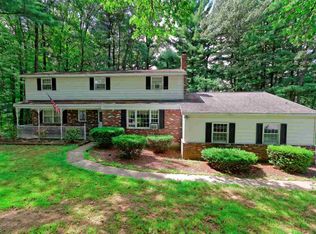 18 Longview Dr, Clifton Park, NY 12065