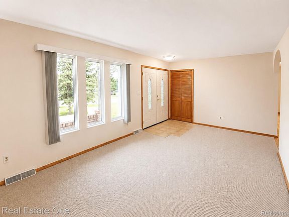 4th image of 2553 Bullard Rd