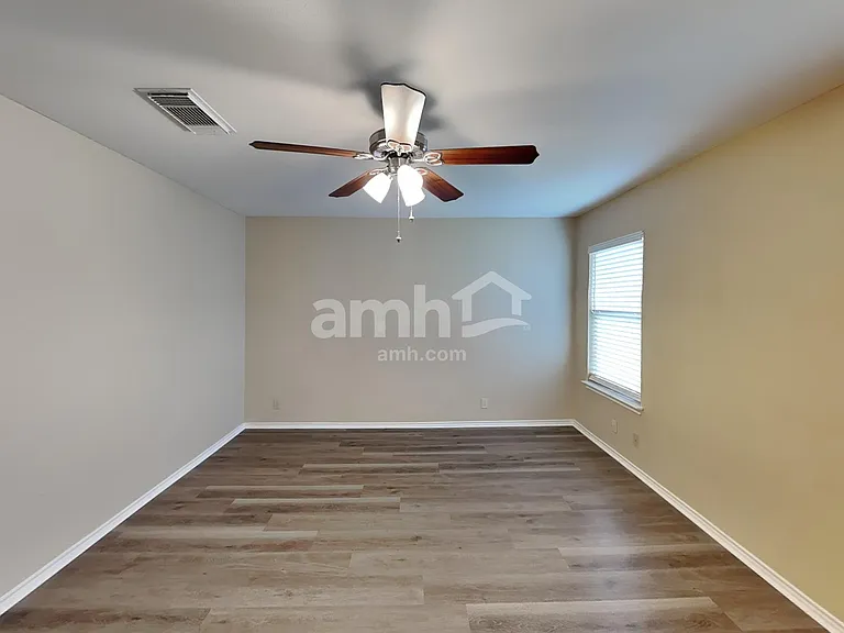 15243 Kamary Ln — Photo 9