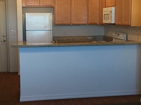 3rd image of 2101 4th Ave NE APT 211