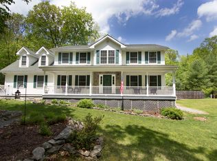 21 Holiday Dr, Hawley, PA 18428