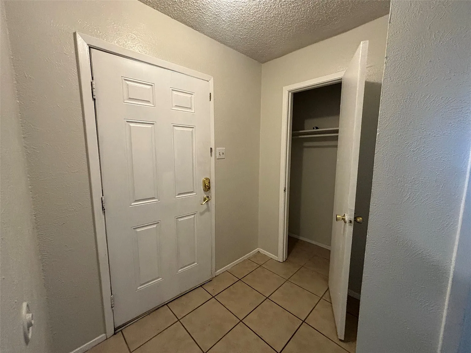 2 bed, 2.0 bath, 1300 sqft, $1,350 — Photo 4