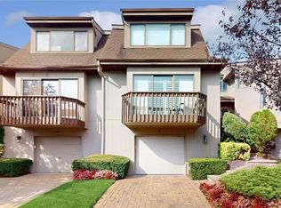 41 Clubside Dr, Woodmere, NY 11598