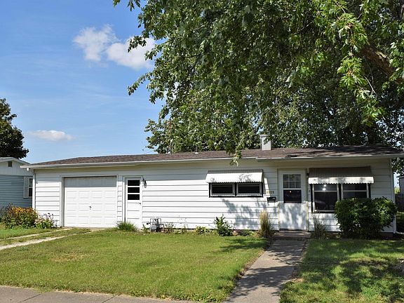 2nd image of 1105 Garden Ln