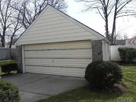 1st image of 1752 Aladdin Ave