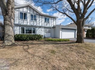 709 Federal Pkwy, Lindenhurst, IL 60046