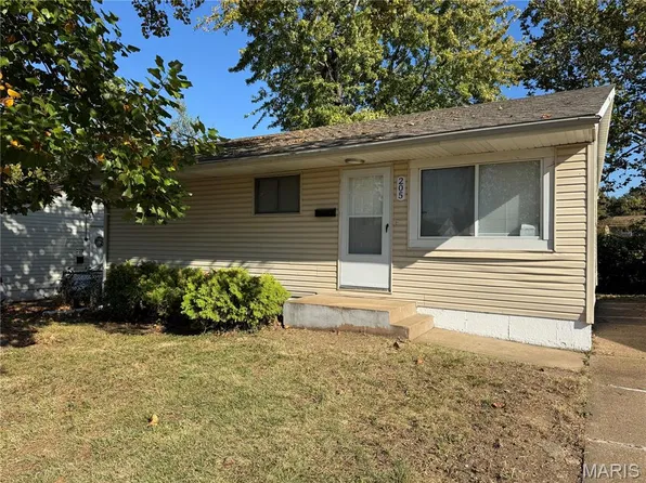 205 Grampian Rd, Saint Louis, MO 63137