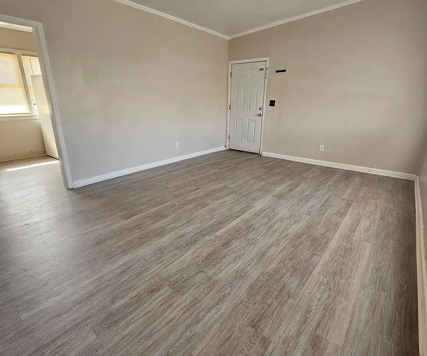 495 N 2nd W