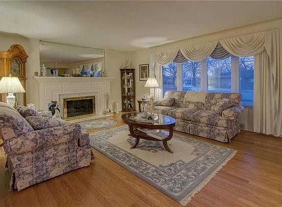 4th image of 5449 Donovan Ave