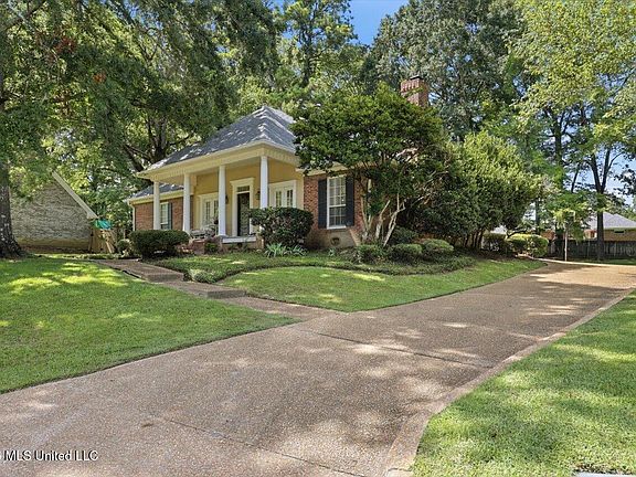 3rd image of 308 Autumn Crest Dr