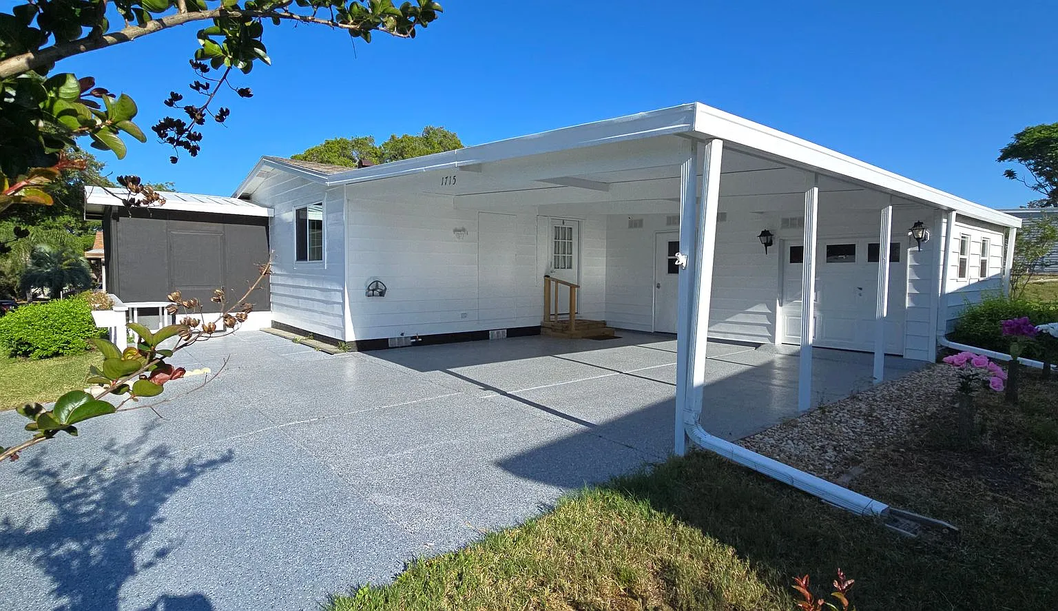 1715 Pebble Beach Ln — Photo 2