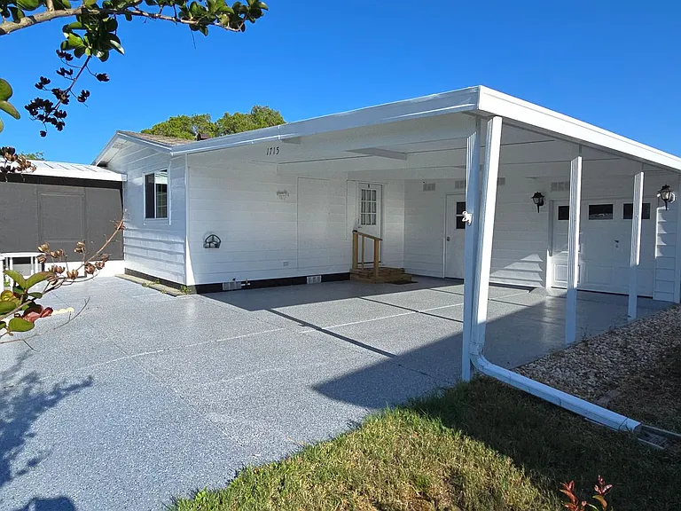 1715 Pebble Beach Ln — Photo 2