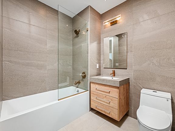 4th image of 526 Baltic St #12N