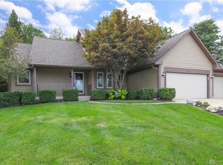 1221 Amberwood Ct, Bellbrook, OH 45305