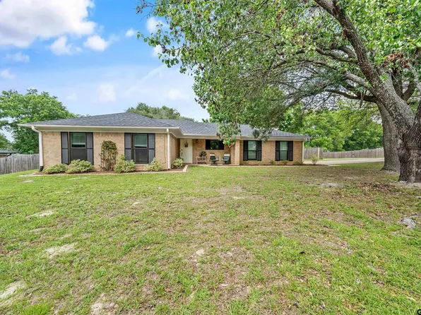 300 Windridge Dr, Whitehouse, TX 75791