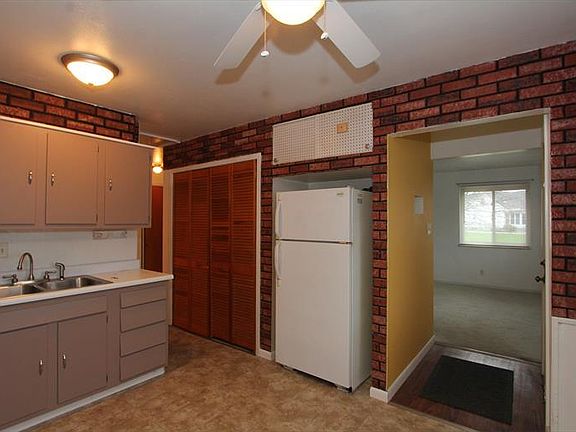 4th image of 2458 Winwood Ave