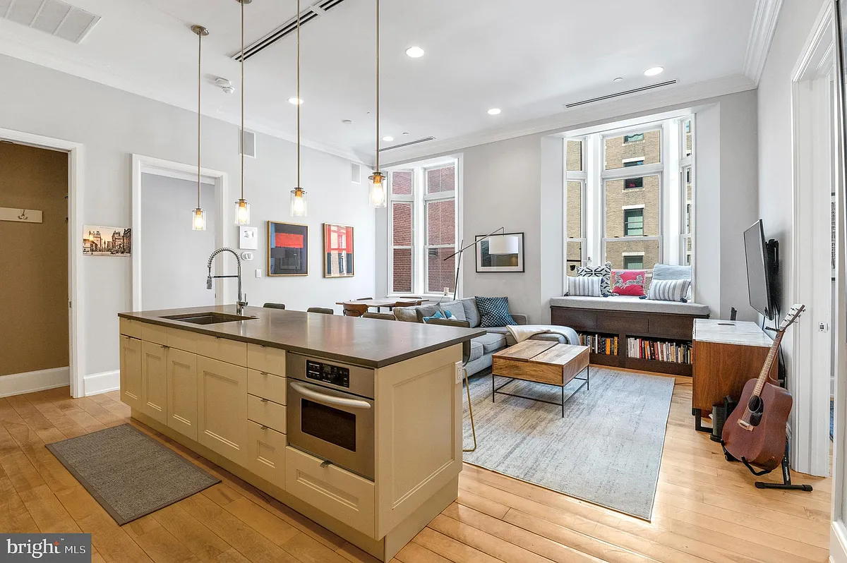 Building Photo - 421 Chestnut St #404