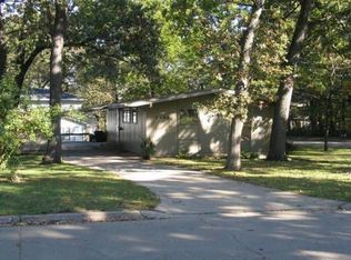 2300 Fairlane Dr NE, Cedar Rapids, IA 52402