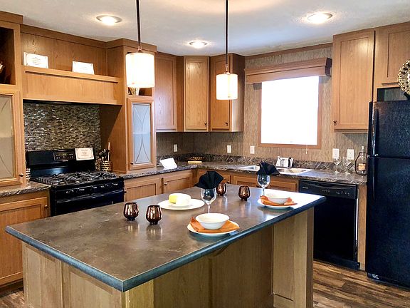 5th image of 25808 Hanover Dr