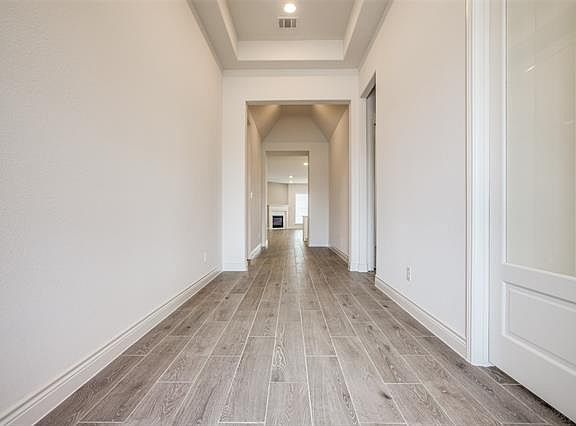5th image of 703 Esk Ave