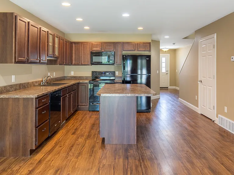 3350 Crater Lake Ave #A — Photo 43