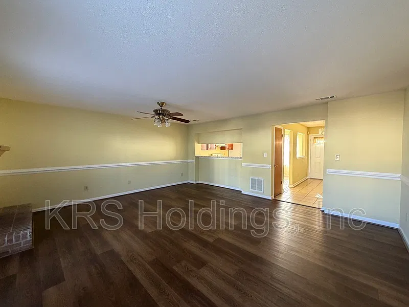 2 bed, 2.5 bath, 1312 sqft, $1,995 — Photo 4
