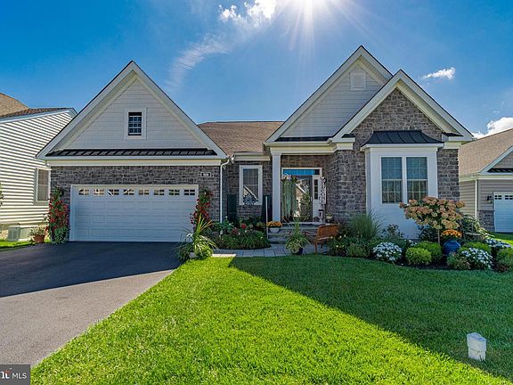 2nd image of 806 Bloom Ct