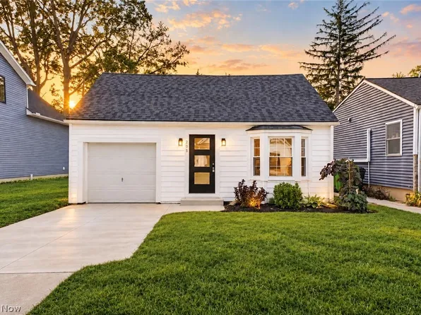 208 Sunset Rd, Avon Lake, OH 44012