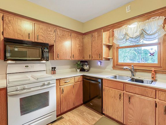 5th image of 421 13th St W