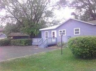 110 Oak Park Rd, Cary, IL 60013