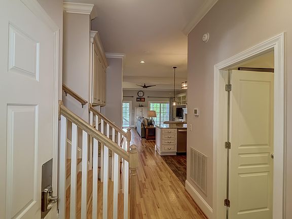 4th image of 9 Yacht Harbor Ct