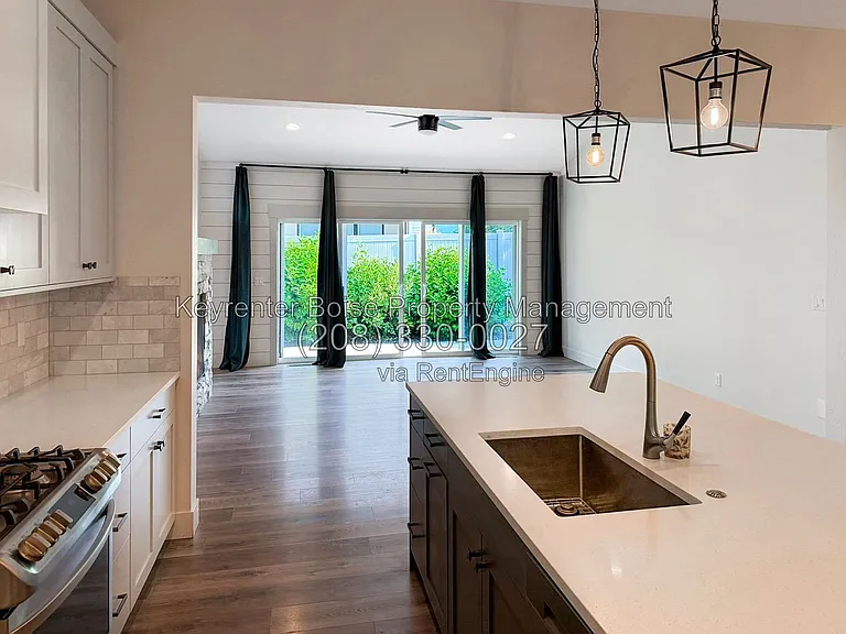 1440 W Cerulean St — Photo 7
