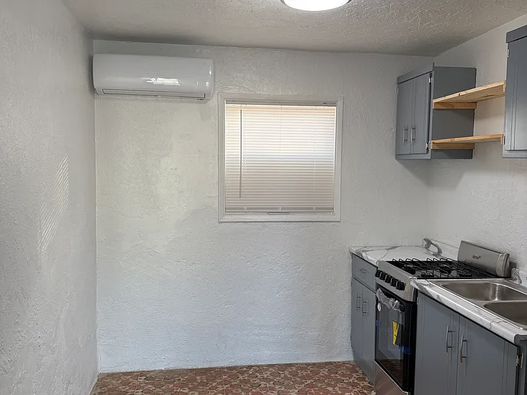 2704 S Avenue B #4 — Photo 7