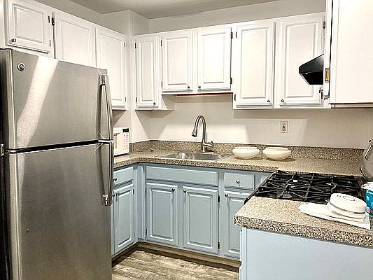 4th image of 308 Hart St APT 3