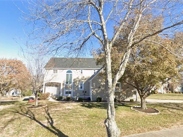 8821 W 115th Ter, Overland Park, KS 66210