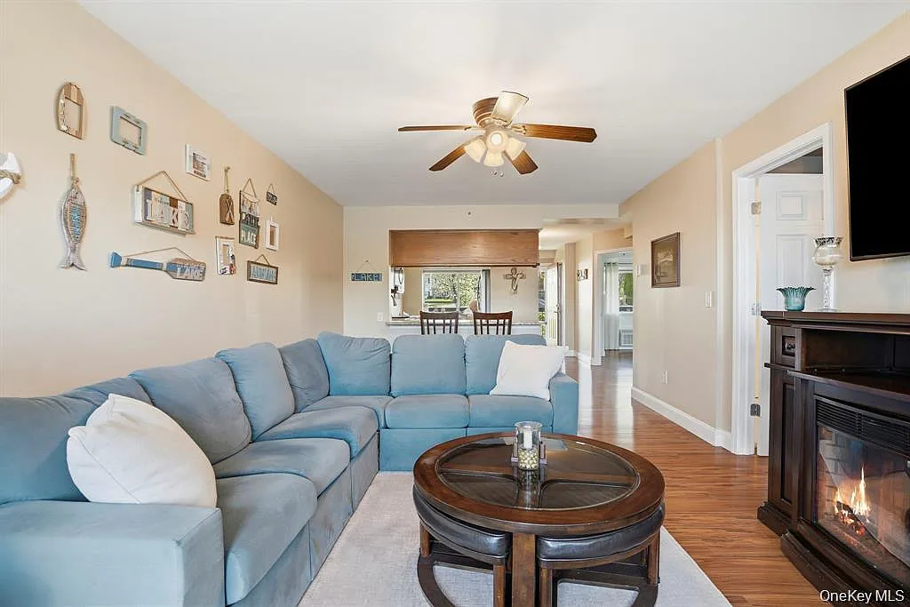 1 bed, 1028 sqft, $3,100 — Photo 3