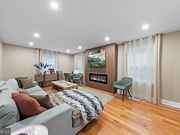 4th image of 11 Hendrickson Rd