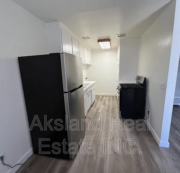 4555 Davis St #2 — Photo 3