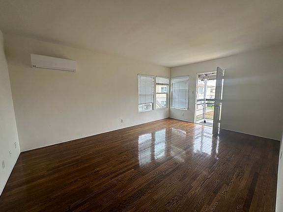 3rd image of 4107 Wade St