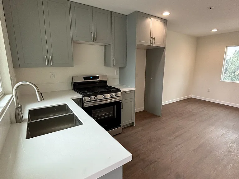 14316 Christine Dr — Photo 31