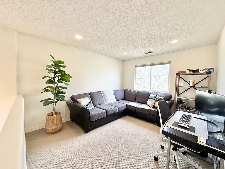 387 Ivory Cir — Photo 2